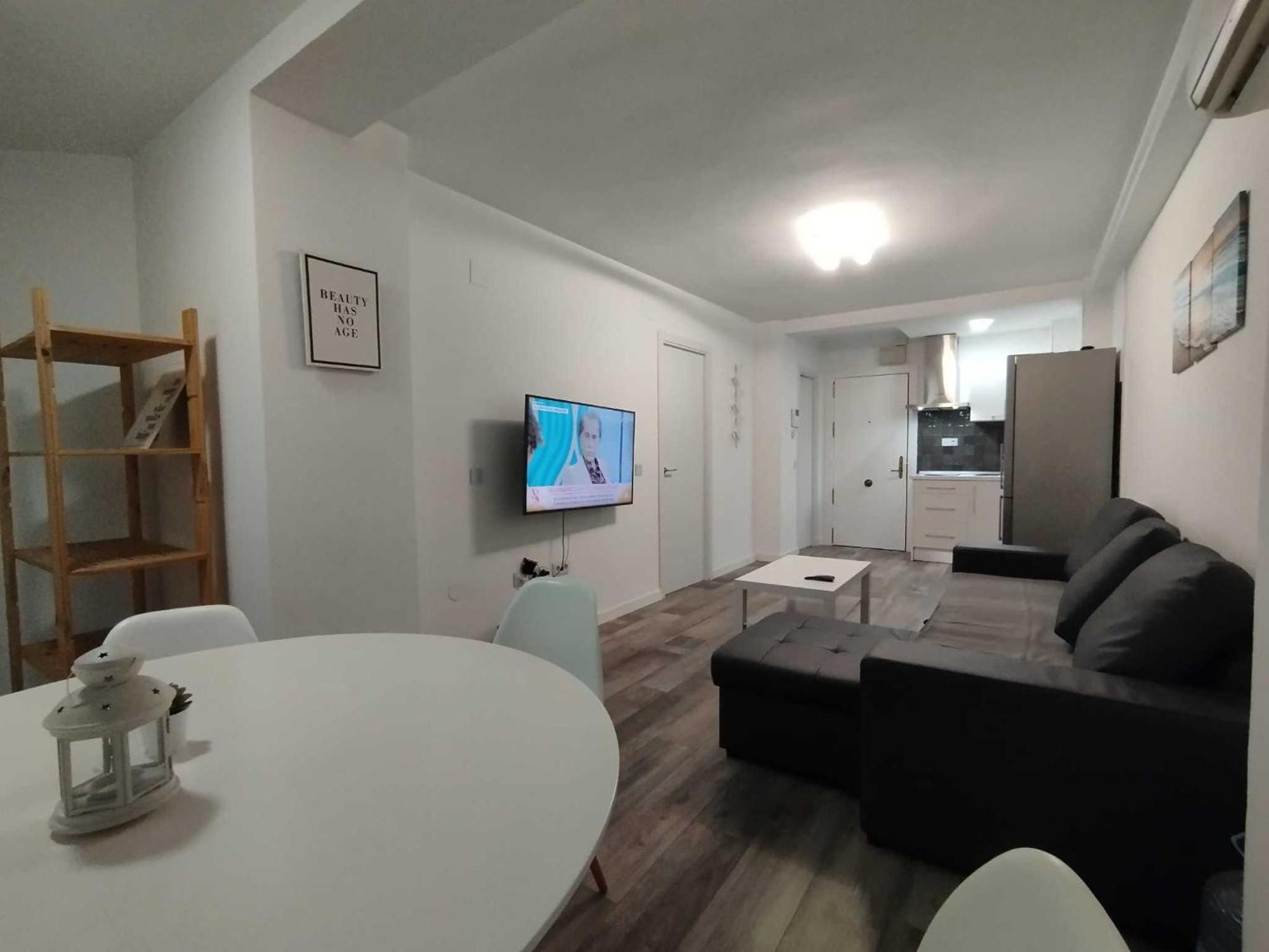 Plazamar Centro Apto 1 Dorm 3 Huesped Playa Wifi Torre Del Mar Bagian luar foto
